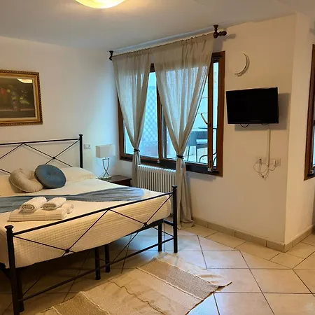 Residence Villa Margherita With Pool & Hydromassage-2